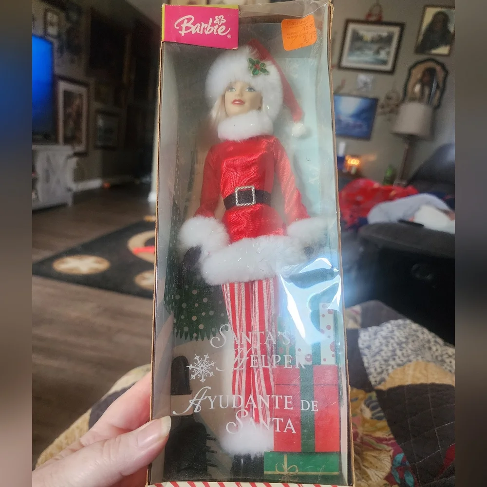 4 Barbies - Picture 3 of 9